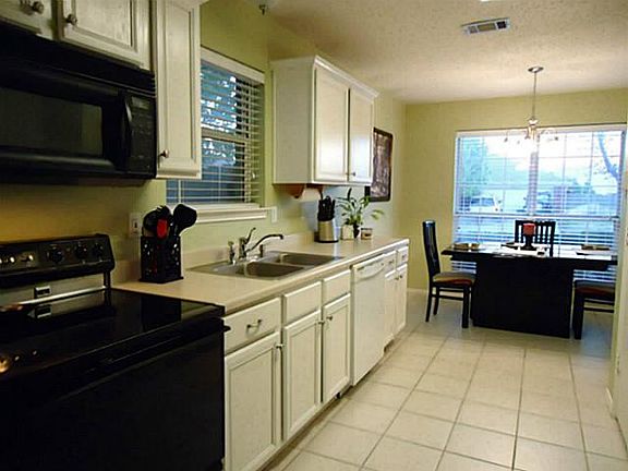 3rd image of 1003 Valley Branch Dr