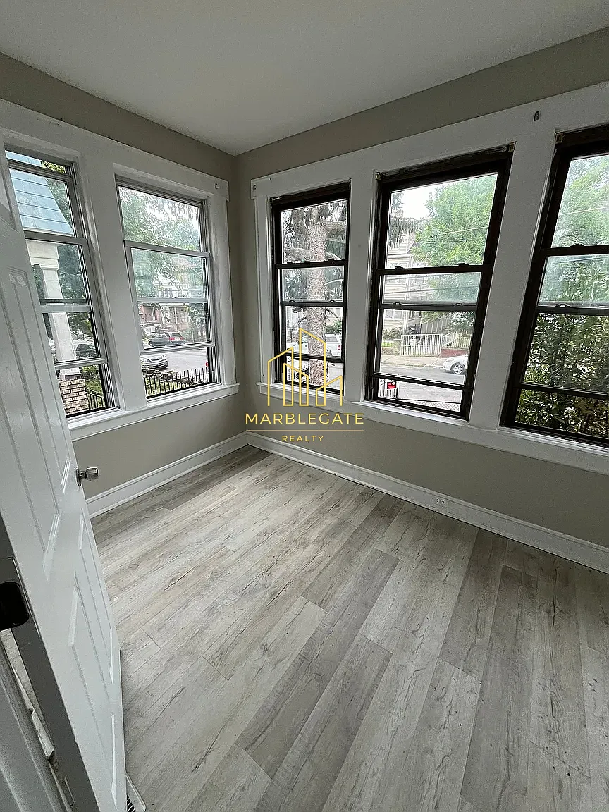 4 bed, $2,300 — Photo 4