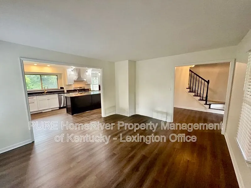 4 bed, 2.5 bath, 2490 sqft, $2,595 — Photo 4