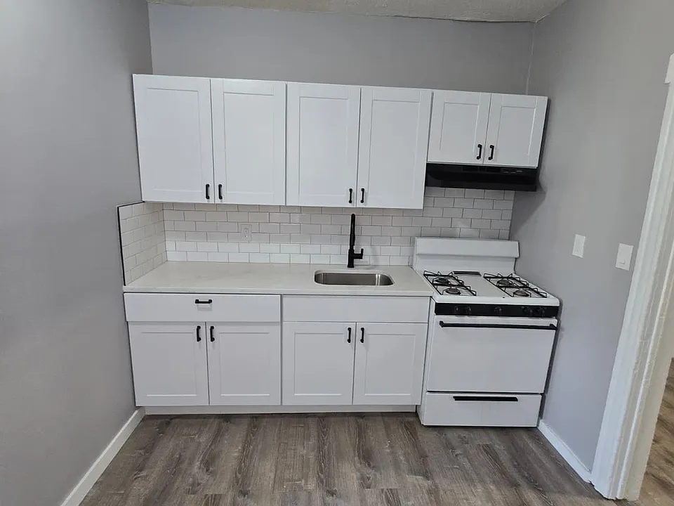 96 Stevens Ave #1LA