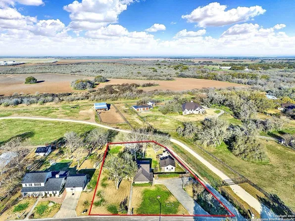 1325 KOLLMAN DR, Hondo, TX 78861