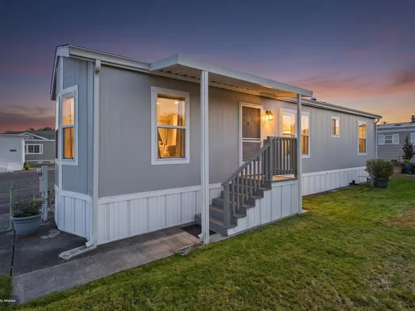 1735 Thunderbird Dr, McKinleyville, CA 95519
