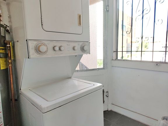 5th image of 1927 1/2 Santa Ynez St #1927-1/2