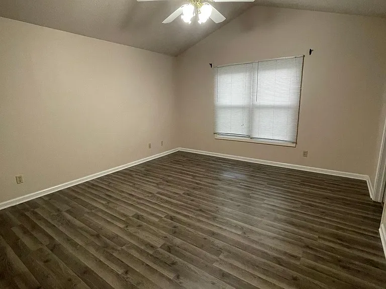 10846 Belair Dr — Photo 6