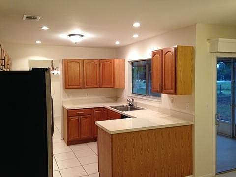 2nd image of 382 SW Bridgeport Dr