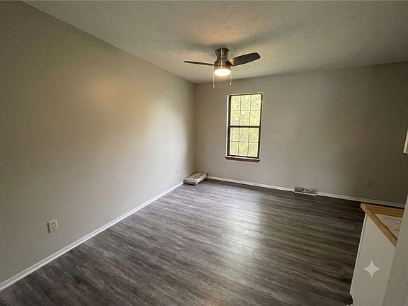 4th image of 71 Meanor St