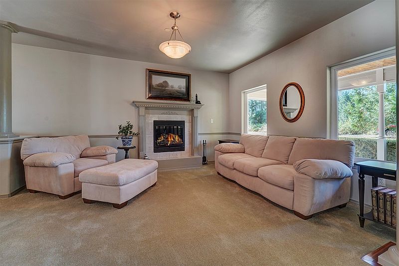 4th image of 323 E Alderwood Road