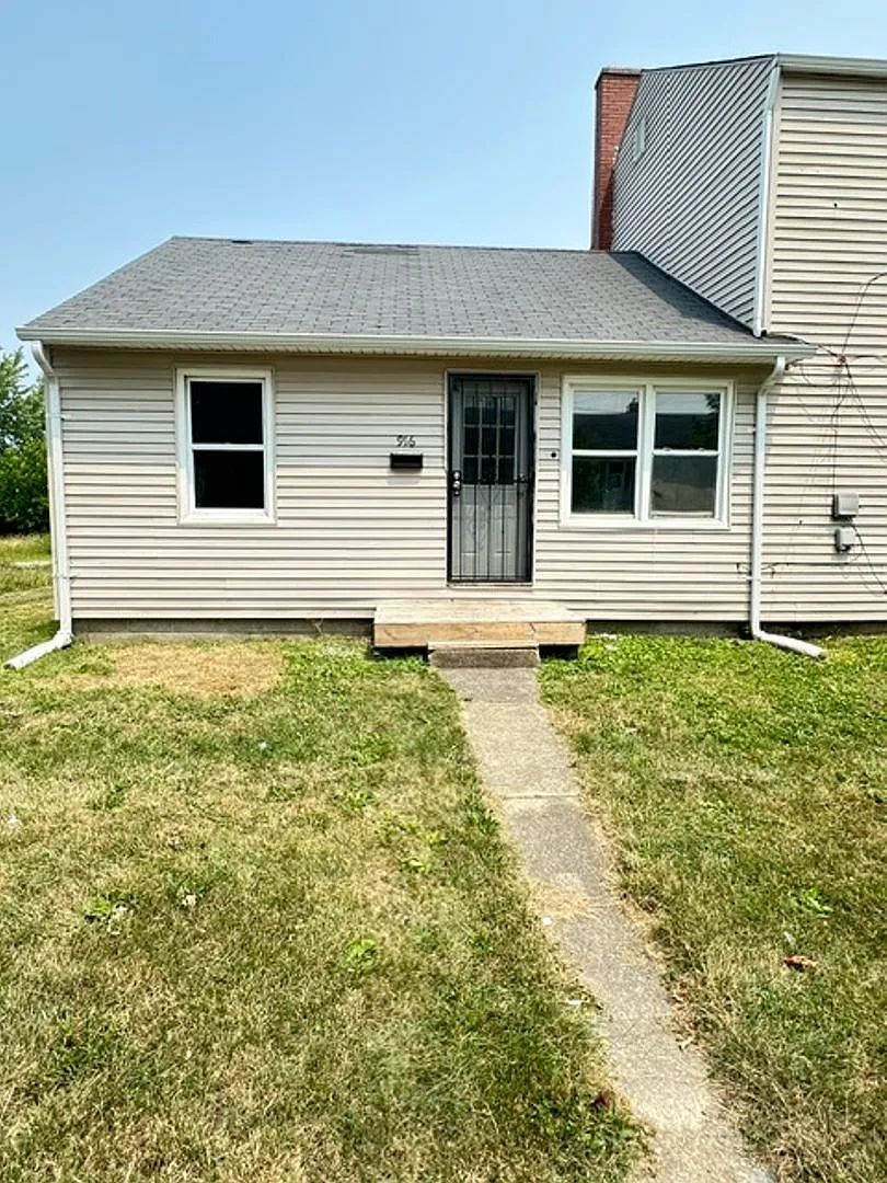 916 N Central Dr — Photo 1
