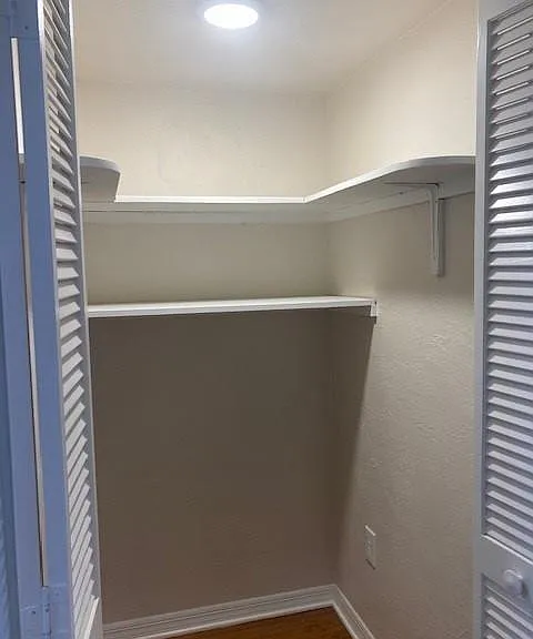 360 E Kings Way — Photo 18