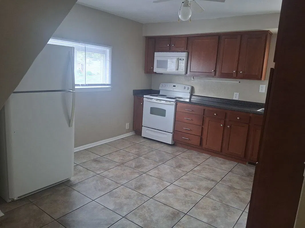 2 bed, 1.0 bath, 1000 sqft, $975 — Photo 1