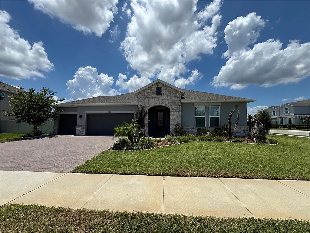 4 bed, 3.0 bath, 2742 sqft, $4,100 — Photo 4