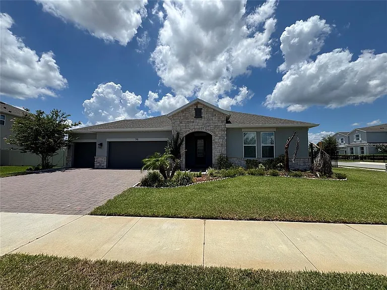 715 Blue Citrus Ln — Photo 3