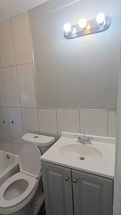 3 bed, $2,200 — Photo 2
