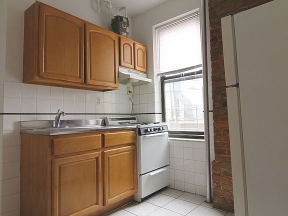 2nd image of 765 Grand St #5BB