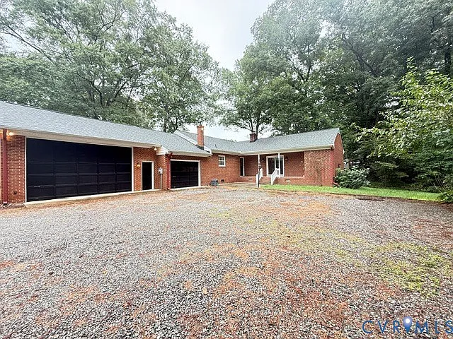 3 bed, 2.0 bath, 2200 sqft, $2,895 — Photo 2