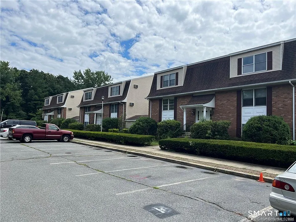 302 Boston Post Rd #16