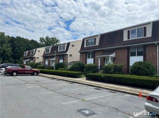 302 Boston Post Rd APT 16, Waterford, CT 06385