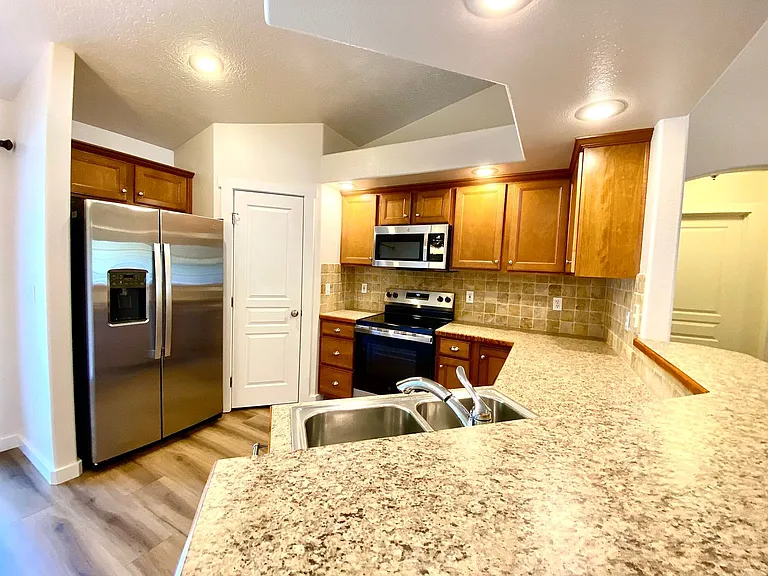 1014 N Manship Ave — Photo 11