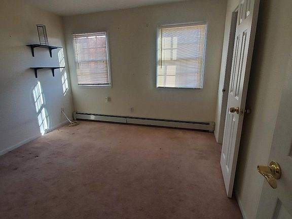 2nd image of 8 Stephen Ave