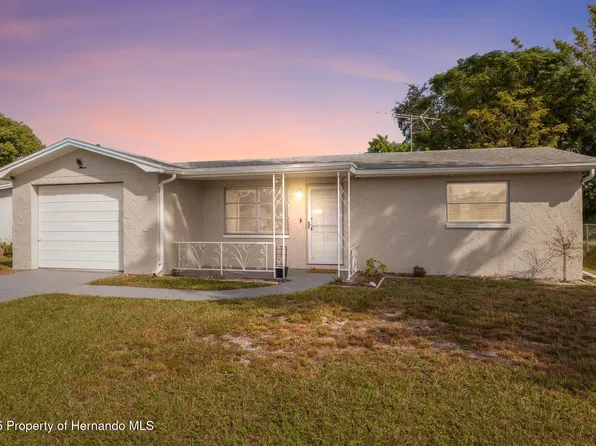 3041 Fairmount Dr, Holiday, FL 34691