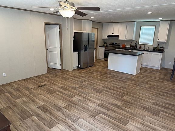 4th image of 8925 Bel Air Rd