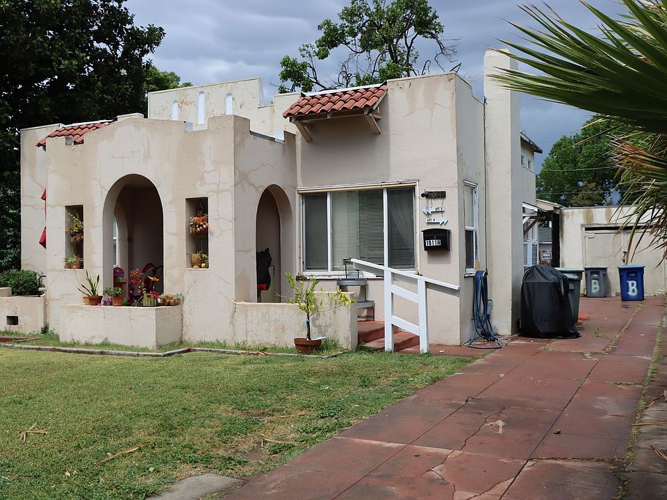 2nd image of 1011 W 20th St #B