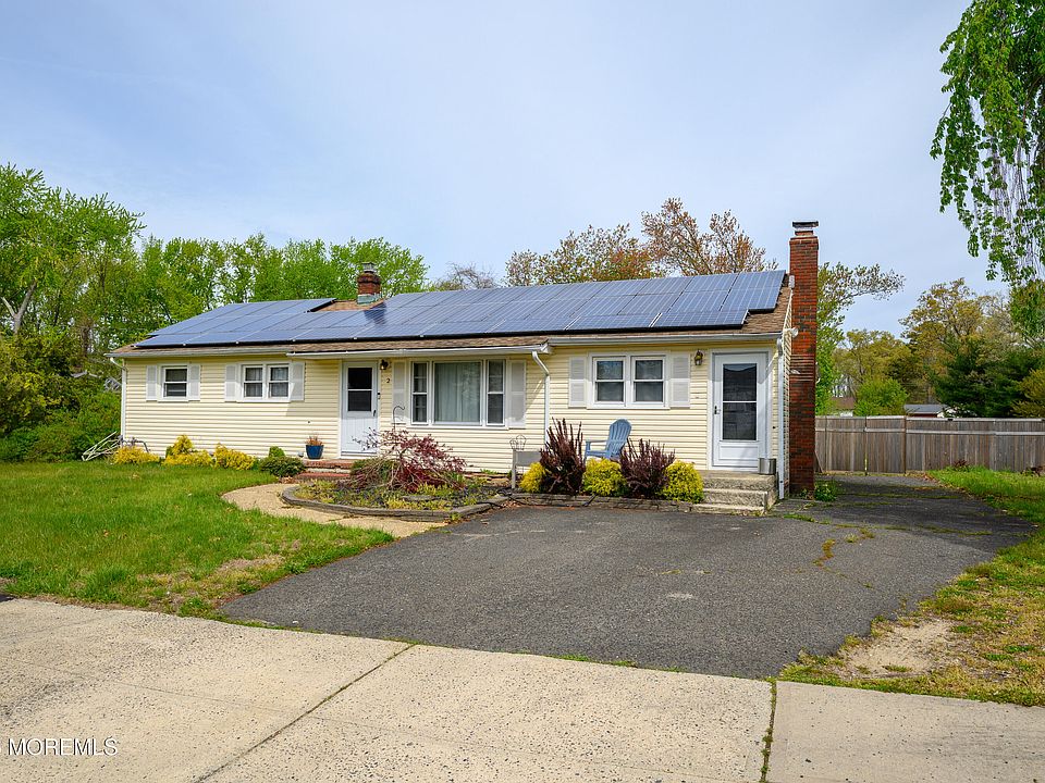 1st image of 2 Lawrence Avenue