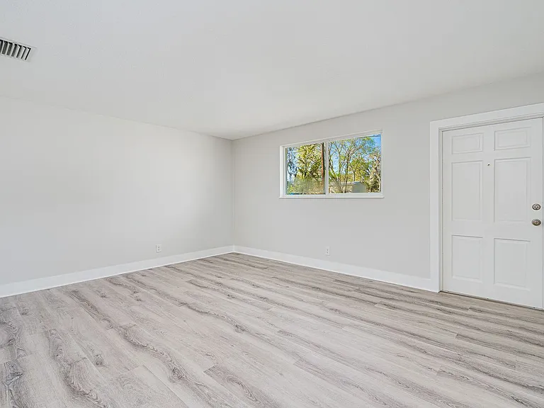 1707 Evergreen St — Photo 10