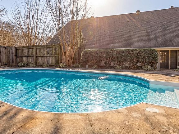 2nd image of 1611 Roleson Ln