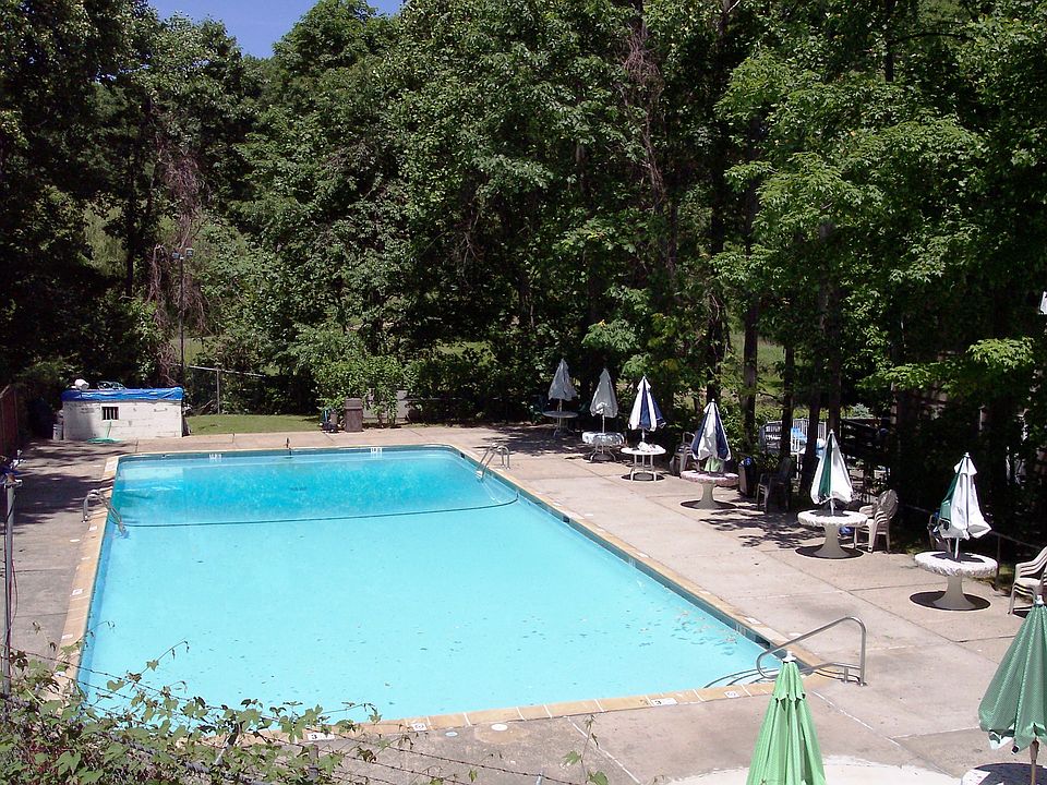 2nd image of 98 Dehaven Dr APT 3F