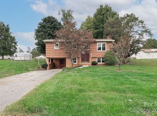 2738 25th Ave NE, Hickory, NC 28601