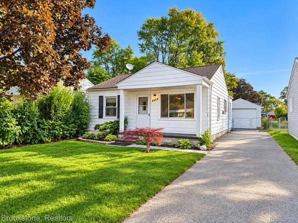 5898 N Globe St, Westland, MI 48185