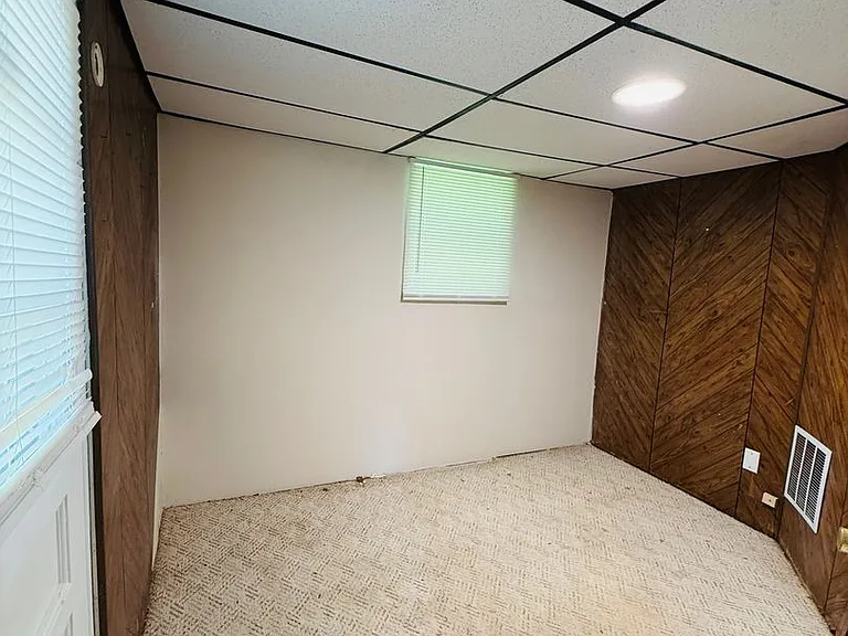 544 Thurston Ave — Photo 12