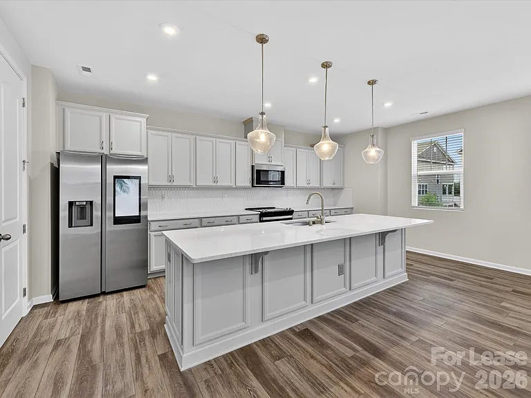 420 Burr St — Photo 8