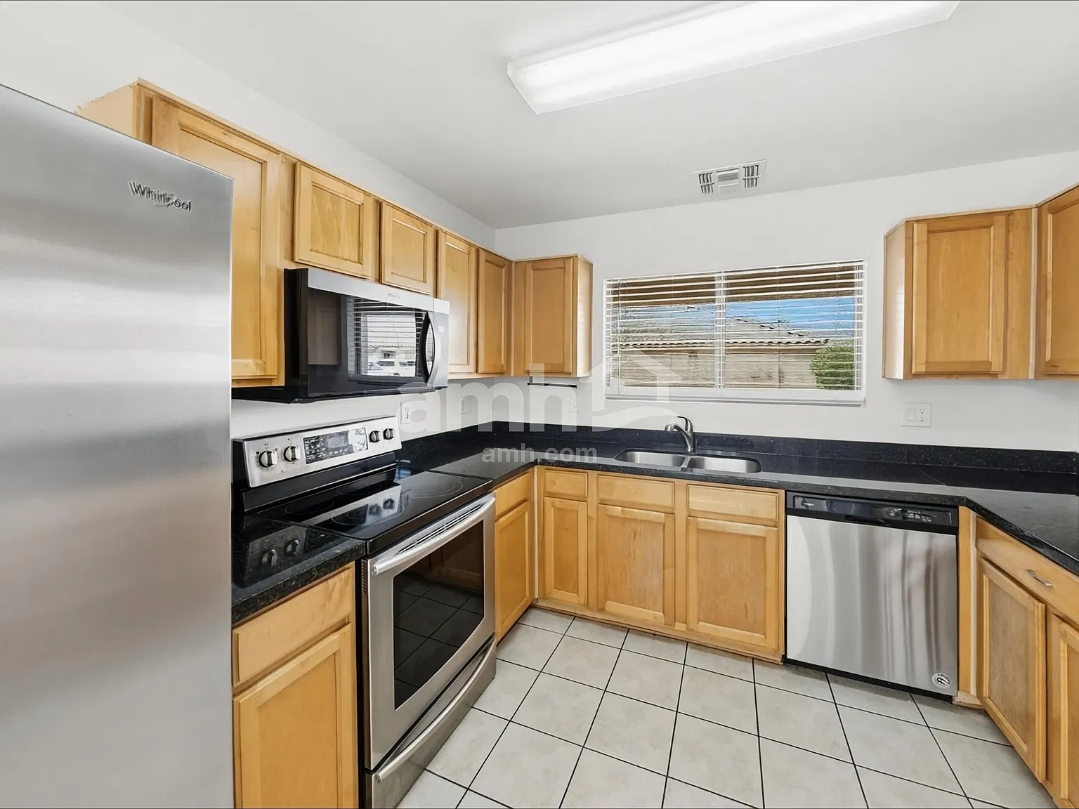 3 bed, 2.5 bath, 1837 sqft, $2,145 — Photo 3