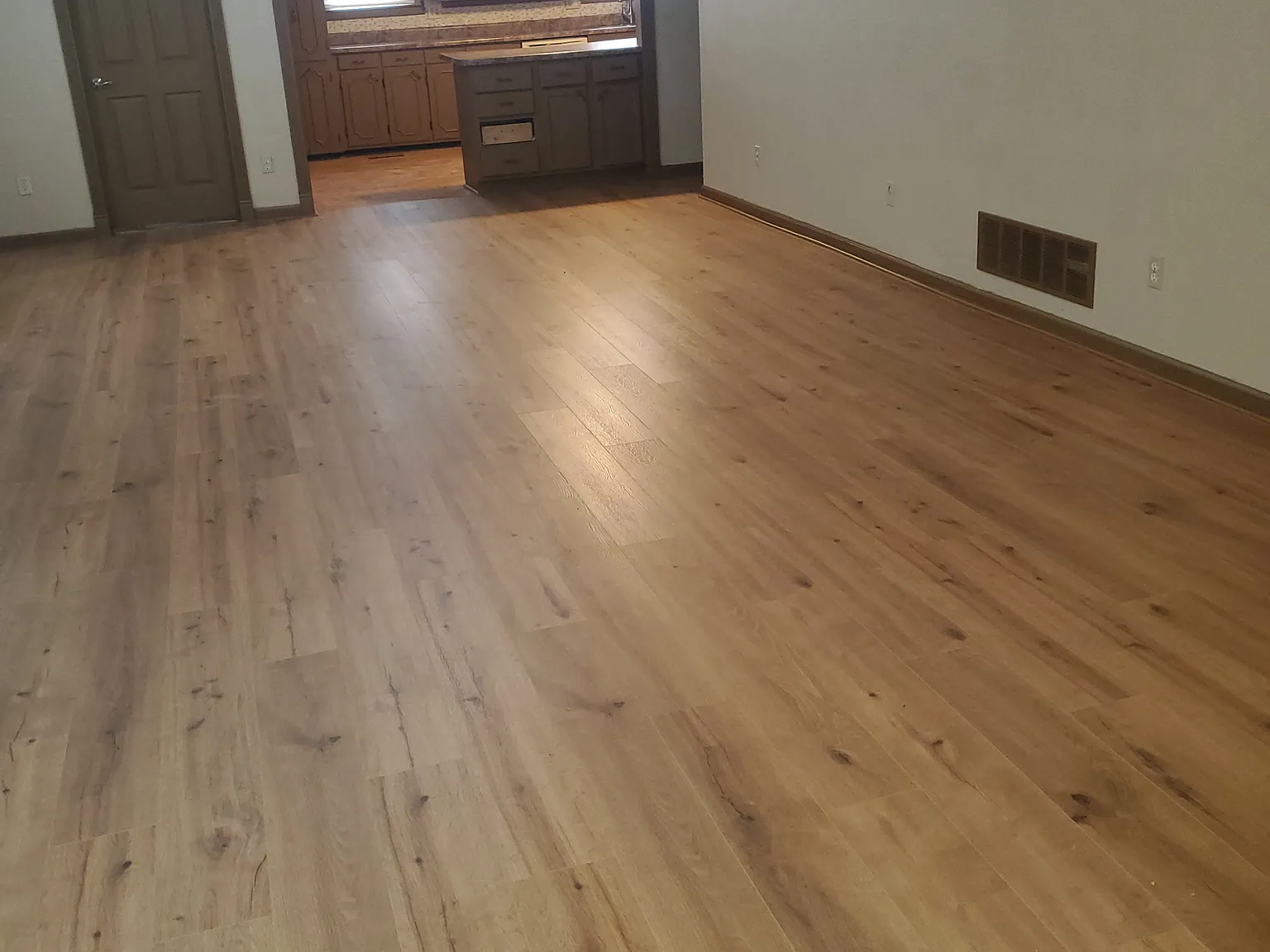 4 bed, 1.5 bath, 1887 sqft, $1,250 — Photo 2