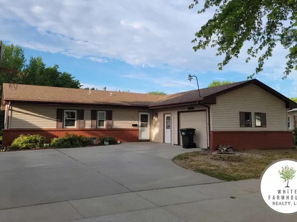 513 Hillcrest Rd, Wayne, NE 68787