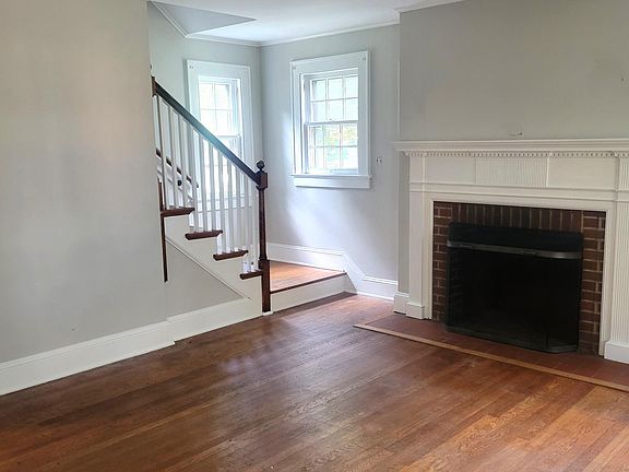 2nd image of 905 Evergreen Ave