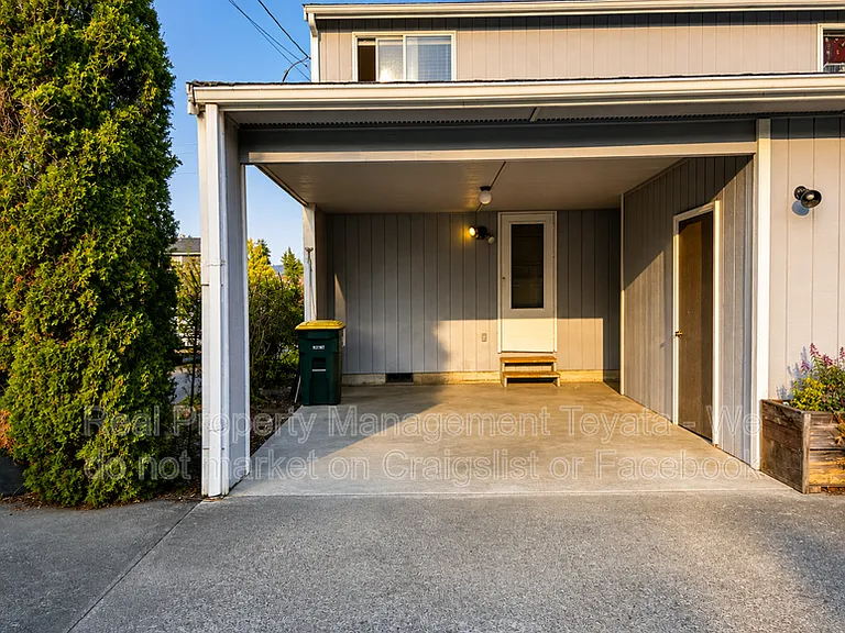 2915 Moore St — Photo 13