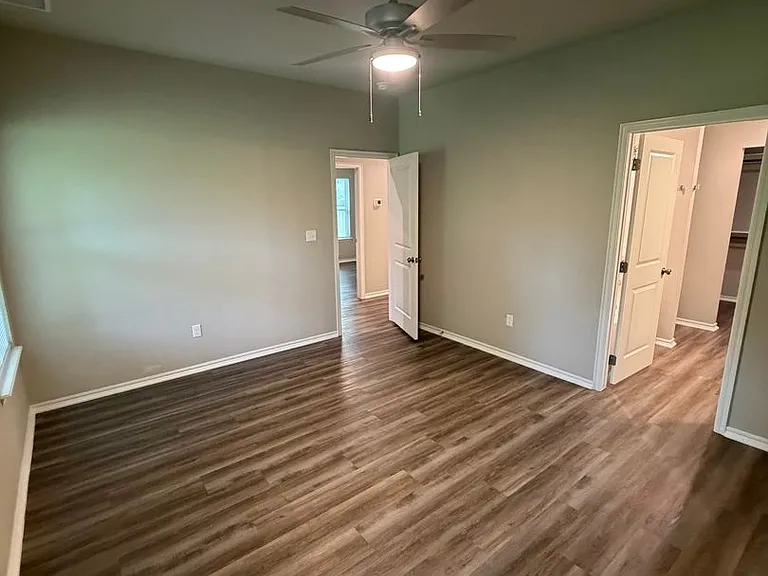 208 S Edith St #B — Photo 15