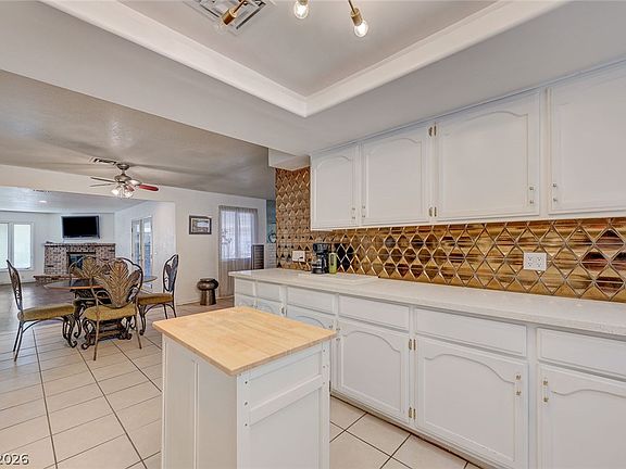 5th image of 1906 Jasmine Cir