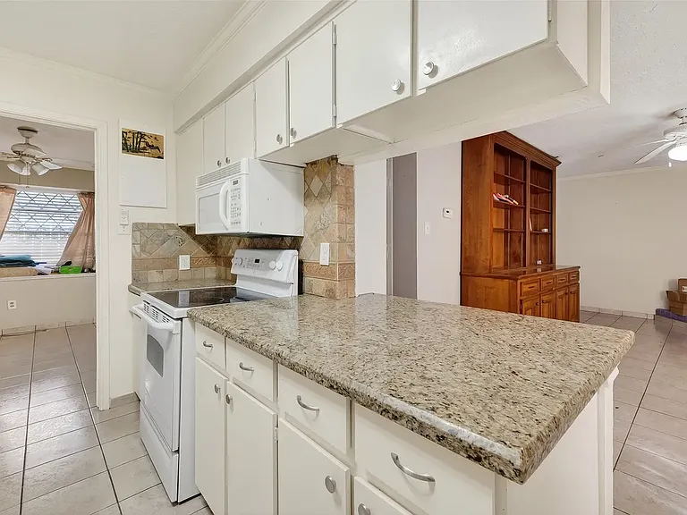 3834 Willow Spring Ln — Photo 8