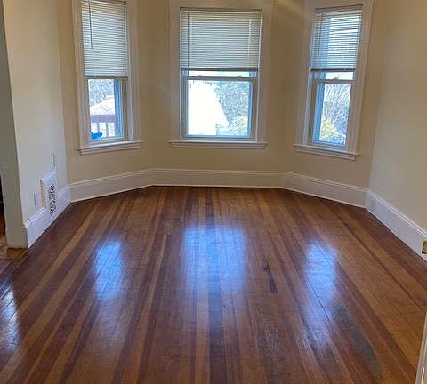 2nd image of 901 Saratoga St #3