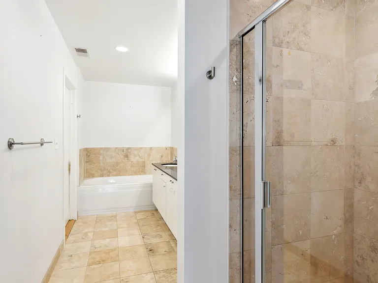 1422 N La Salle St #302 — Photo 10