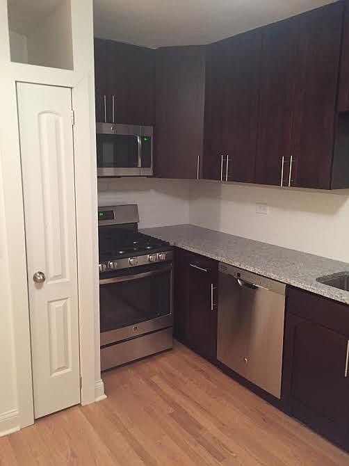 1st image of 1945 N Lincoln Ave #4