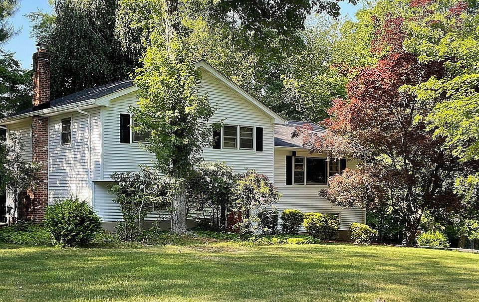 2nd image of 590 Whitenack Rd