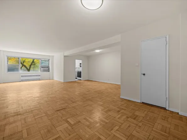 750 Kappock Street image 2 of 17