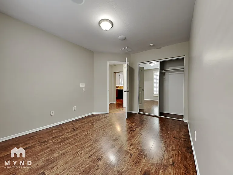 5733 S 21st Pl — Photo 10