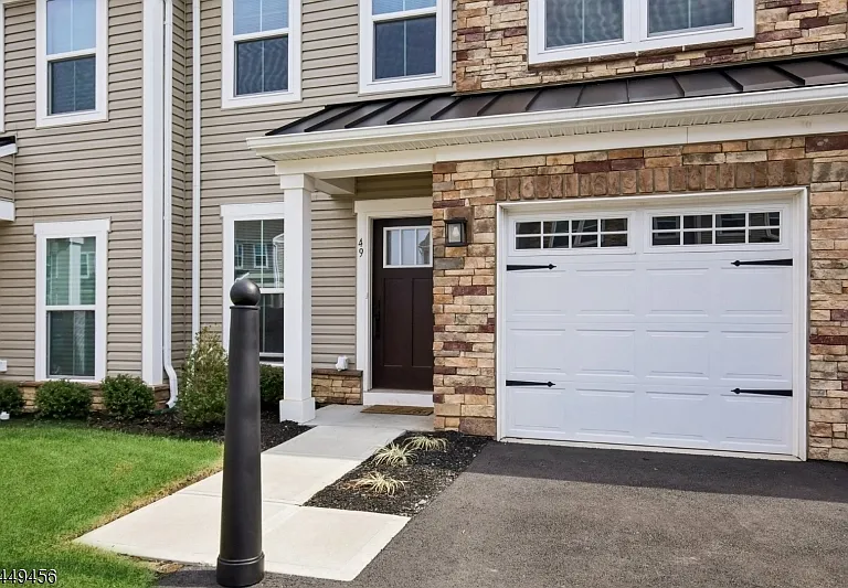 49 Owen Ct — Photo 2