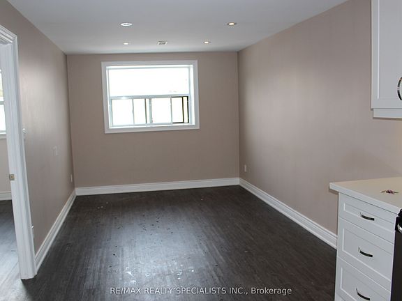 5th image of 6 Brant Ave #8